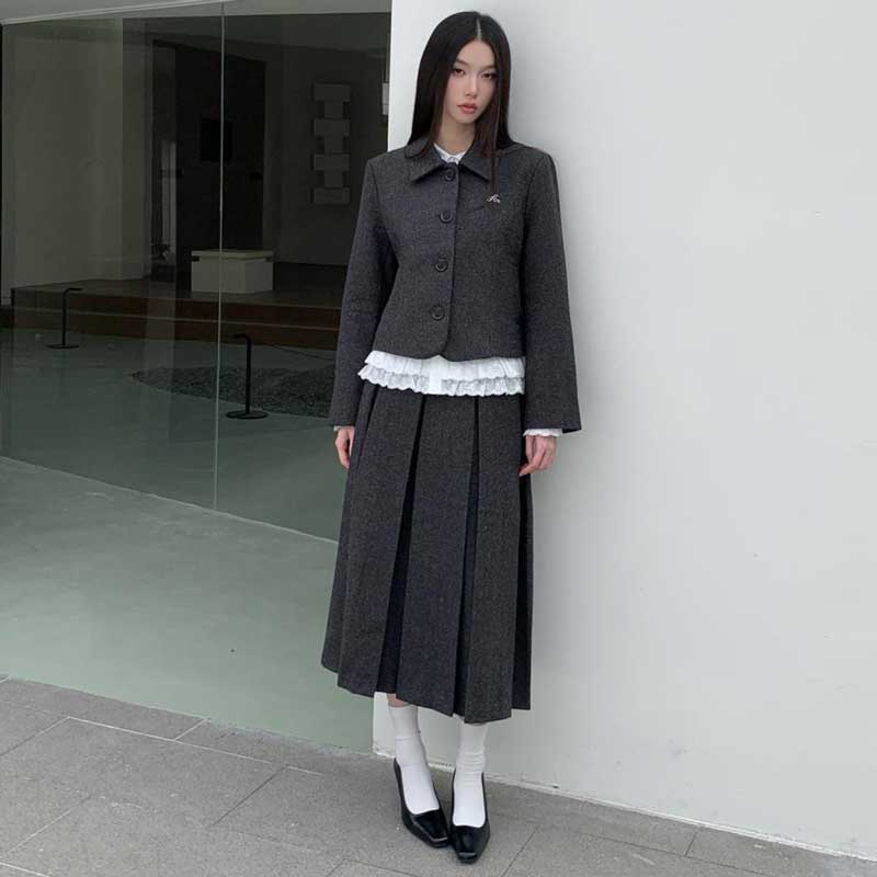 ショートジャケット×ロングプリーツスカート