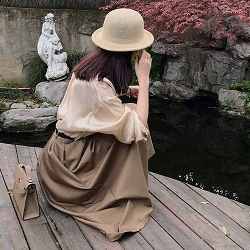 シャンパンカラーブラウス×フレアスカート