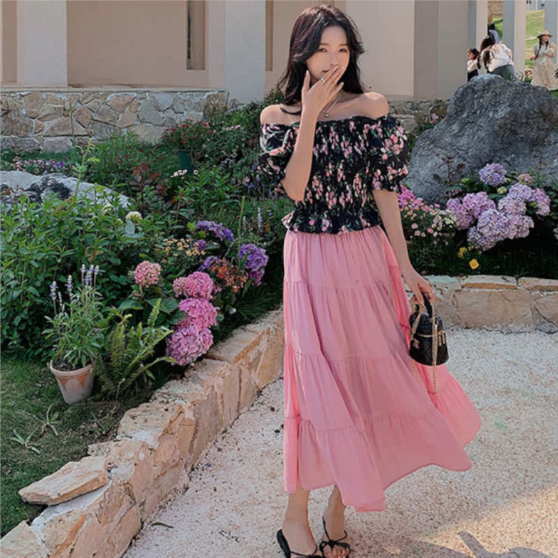 2WAYオフショルダーシャーリング花柄ブラウス×ティアードロングスカート