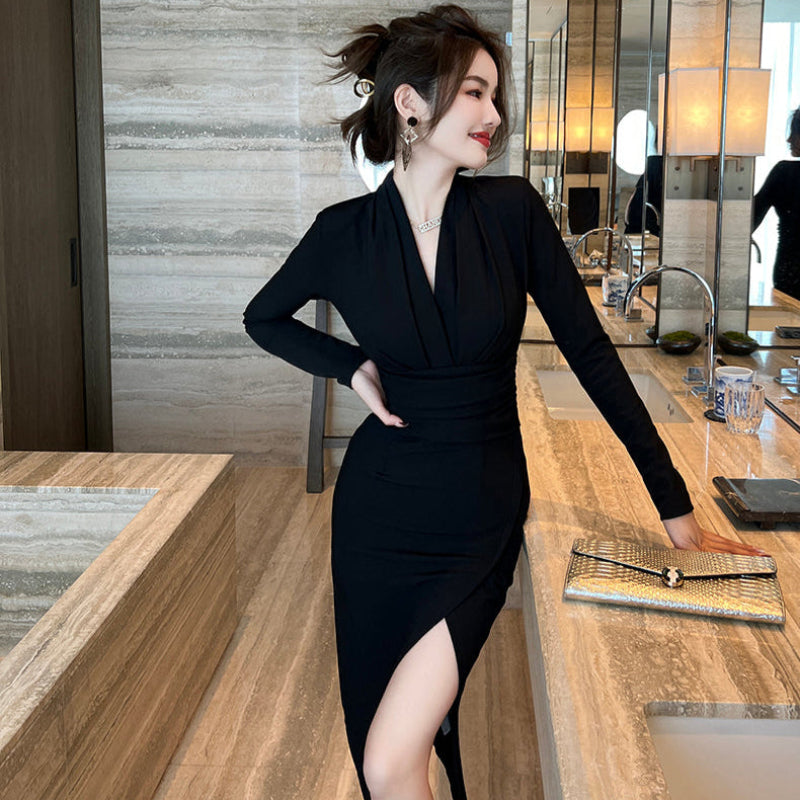 Vネックサイドスリットブラックドレス