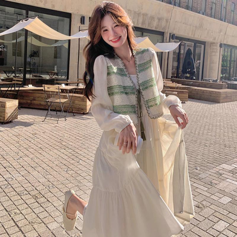 グリーンボーダーカーディガン×キャミソールワンピース