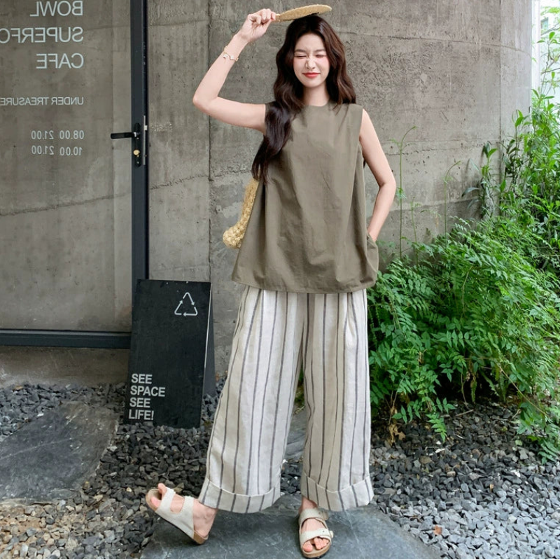 バックボタントップス×ストライプワイドパンツ