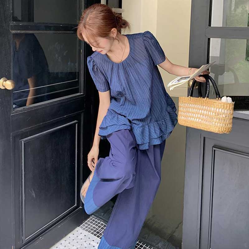 フリルヘムトップス×リラックスパンツ