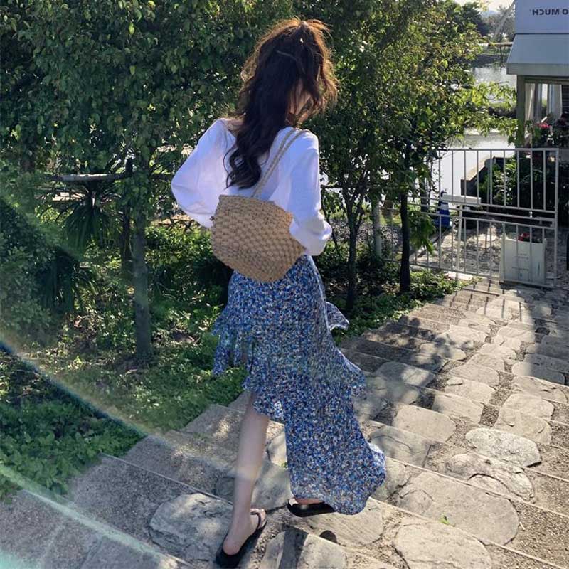 ホワイトTシャツ×アシメフラワースカート