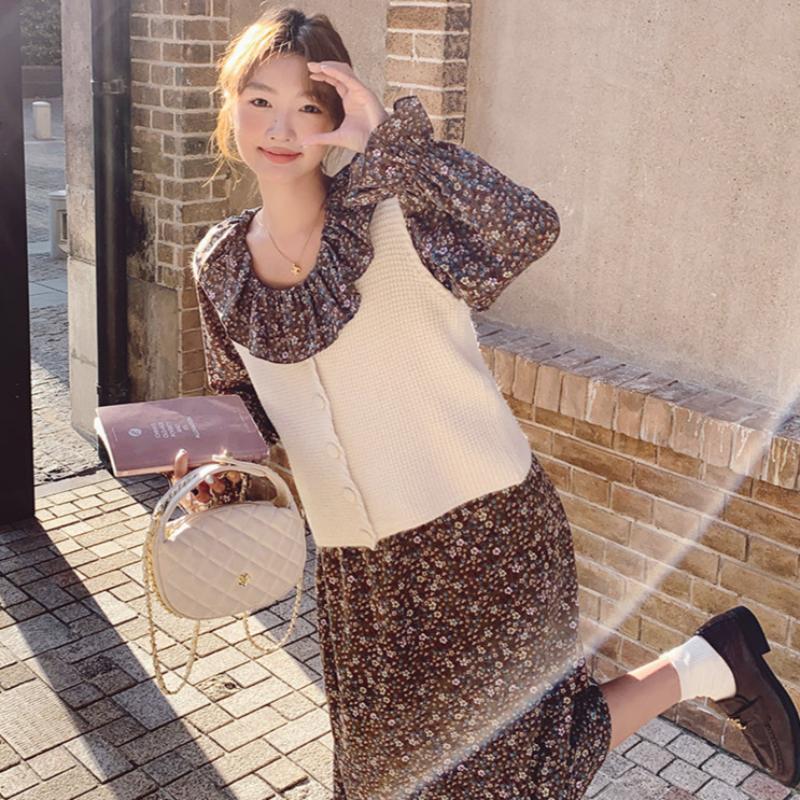 ノーカラーベスト×レトロフラワーワンピース