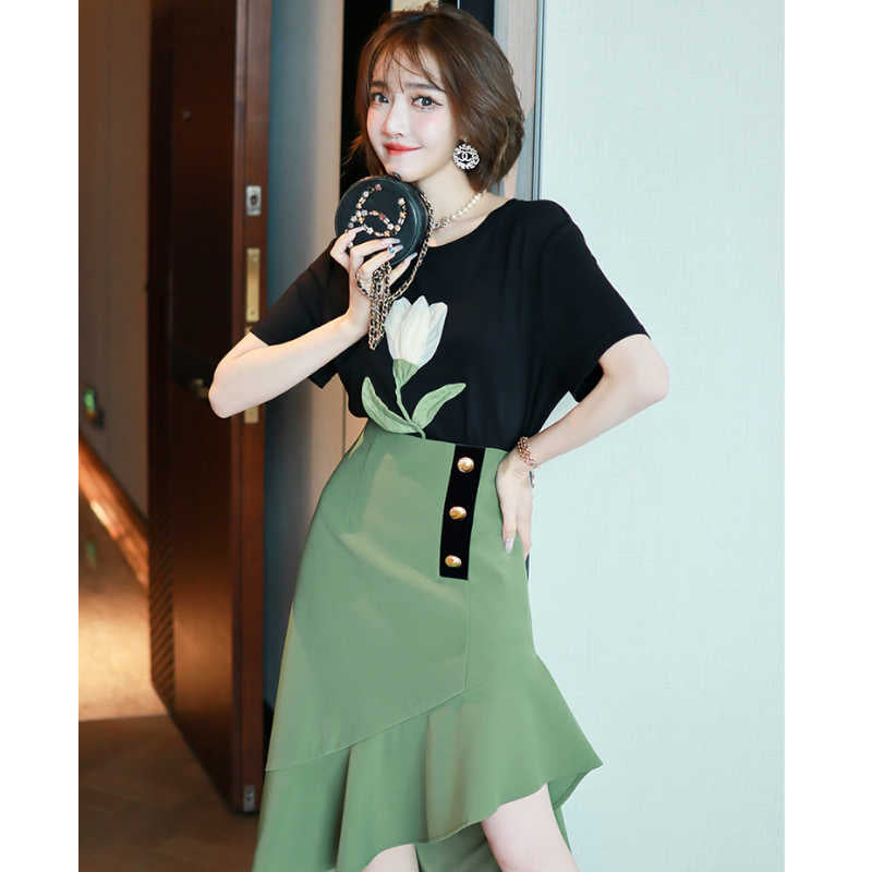 花モチーフTシャツ×ウエストコンシャスイレヘムマーメイドスカート【上下別売り可】