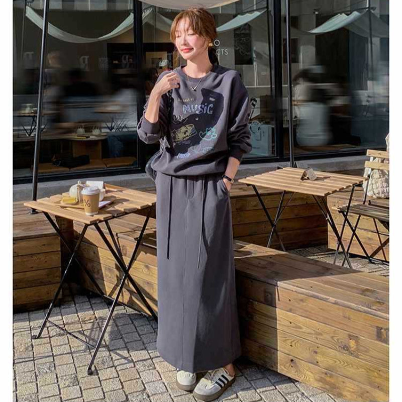 プリントトップス×バックスリットスカートスウェットセット