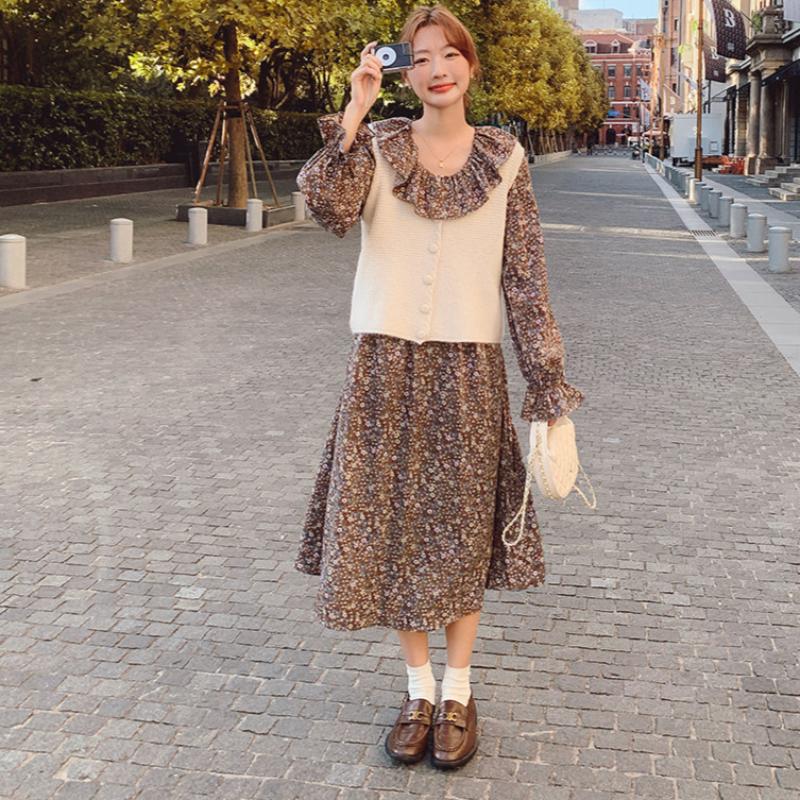 ノーカラーベスト×レトロフラワーワンピース