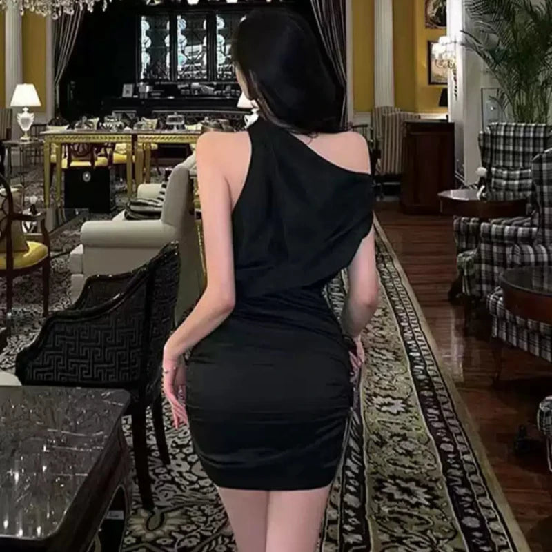 ワンショルダーブラックミニドレス