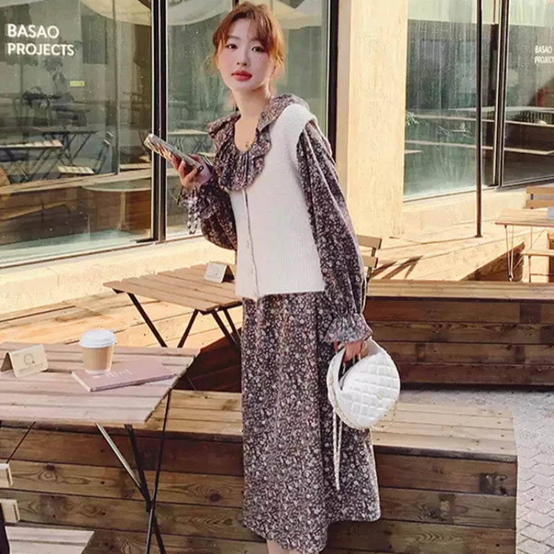 ノーカラーベスト×レトロフラワーワンピース