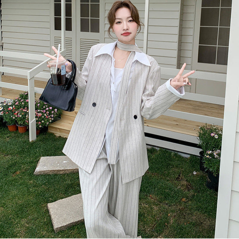 ストライプジャケット×ワイドレッグパンツスーツ