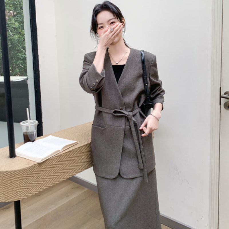 ノーカラーモードスカートスーツ