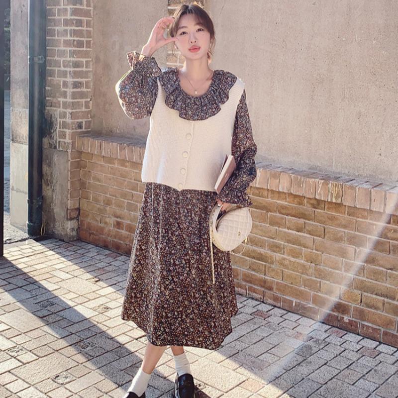 ノーカラーベスト×レトロフラワーワンピース