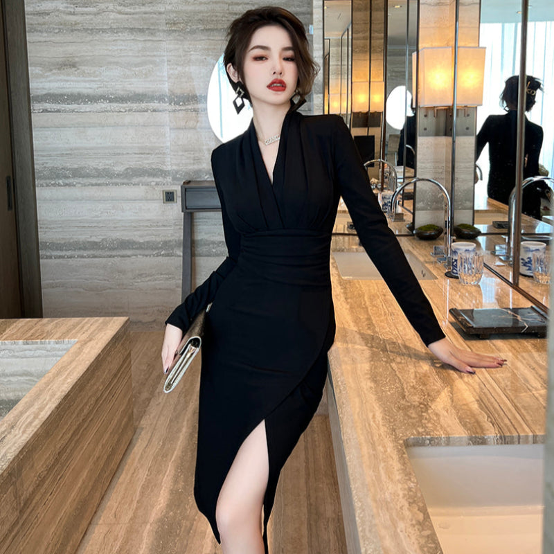 Vネックサイドスリットブラックドレス