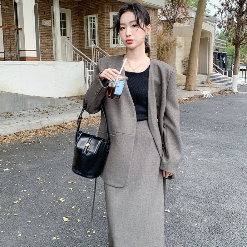 ノーカラーモードスカートスーツ