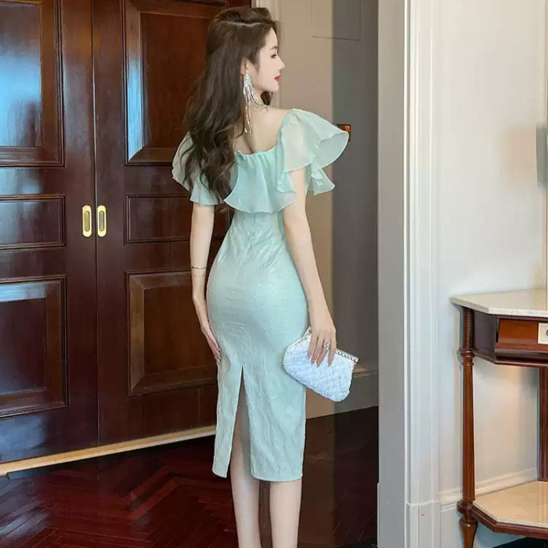 フリルネックフラワーエンボスドレス