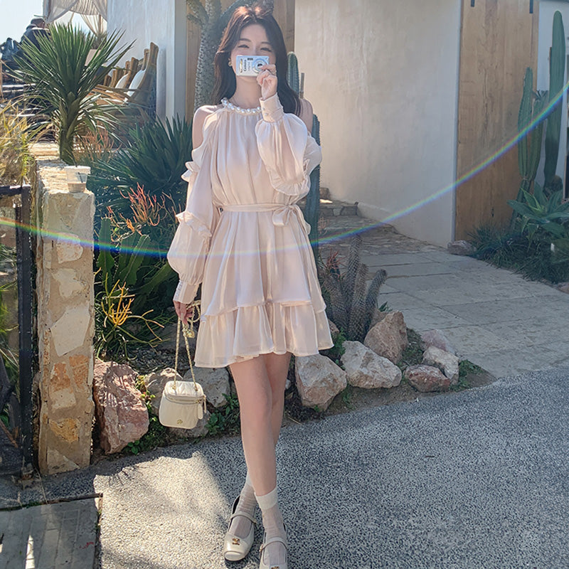 パール付きオフショルダーサテンフリルワンピース