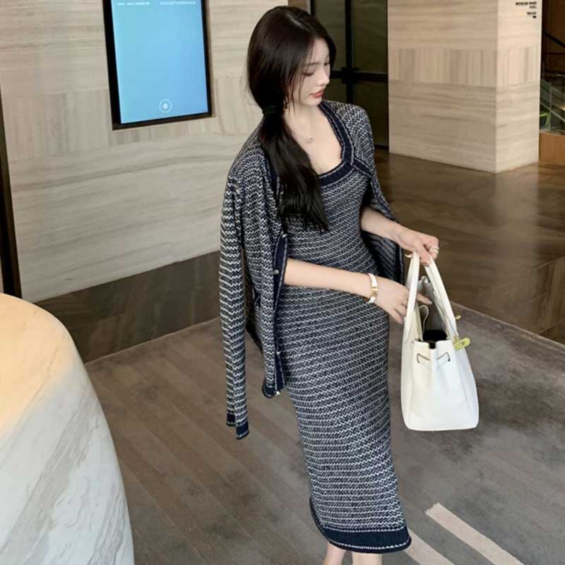 ボーダーニットジャケット×ノースリーブワンピース