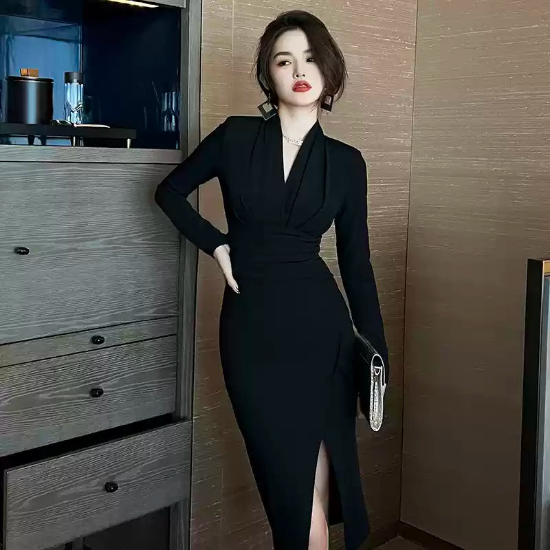 Vネックサイドスリットブラックドレス