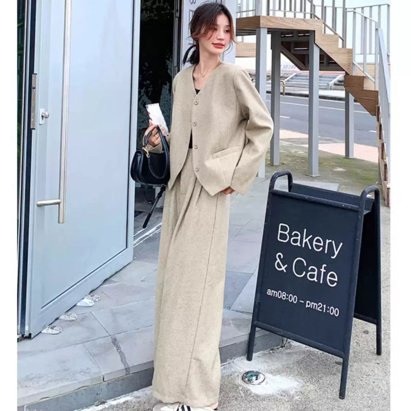 Vネックジャケット×ワイドレッグパンツ