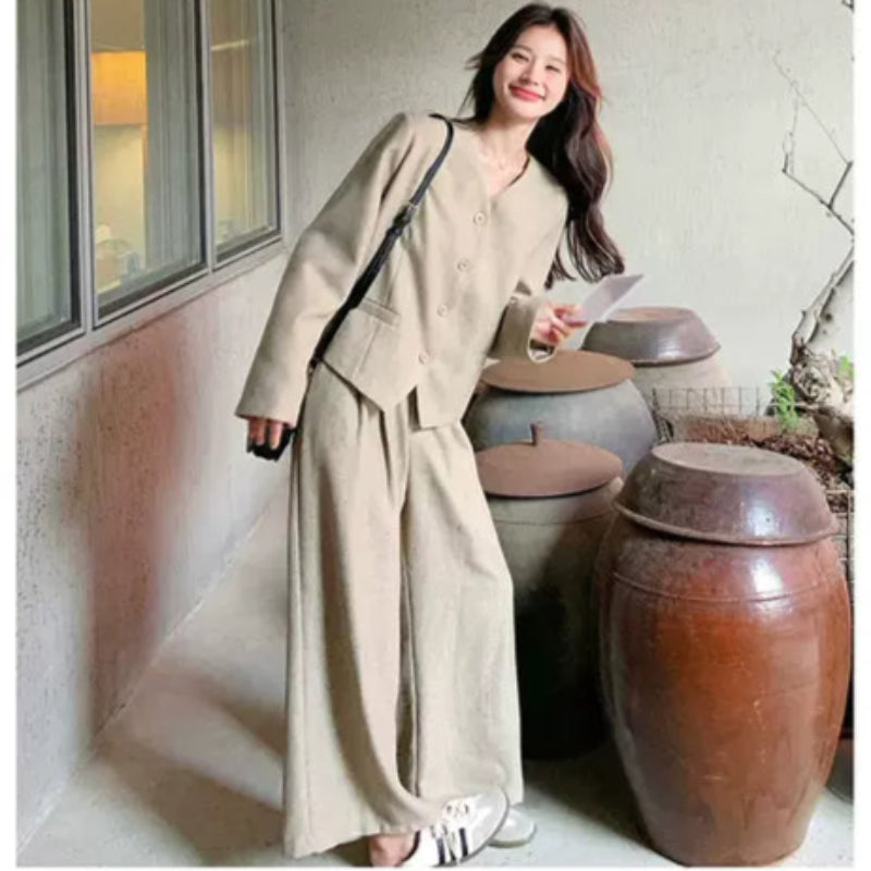 Vネックジャケット×ワイドレッグパンツ