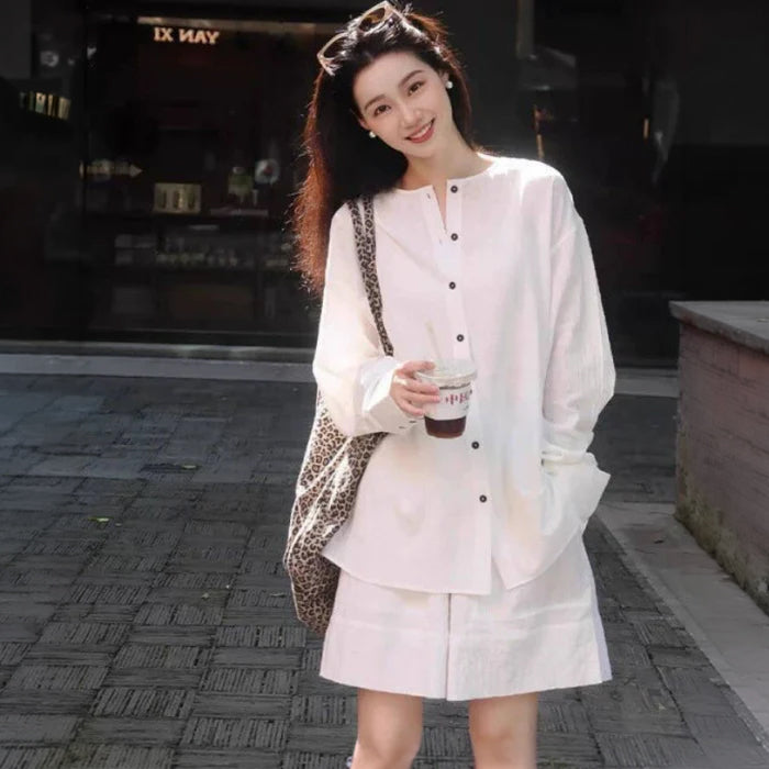 ホワイトシャツ×ショートパンツセット