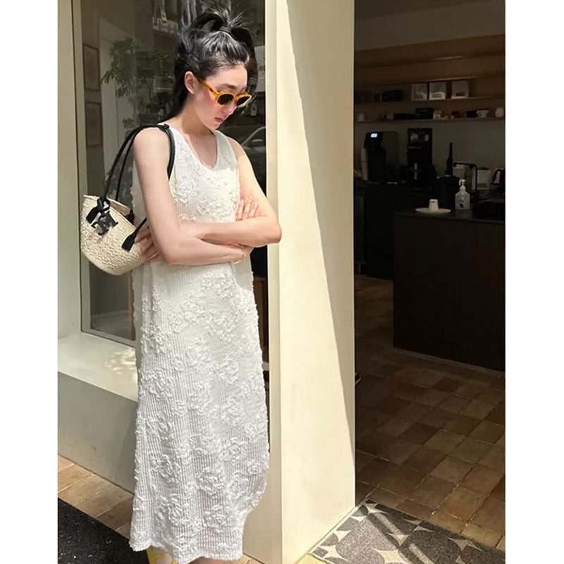 Vネックローズモチーフワンピース