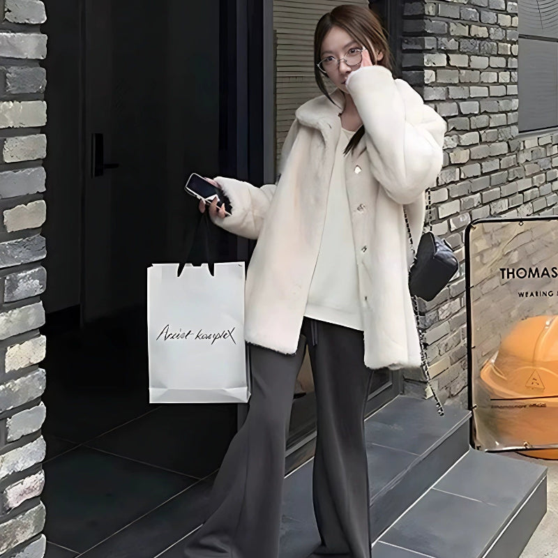 オフホワイトフェイクファーハーフコート