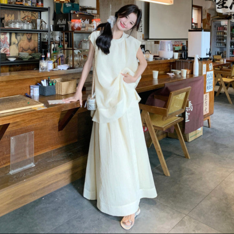 ノースリーブカットソー×ロングスカートスーツ