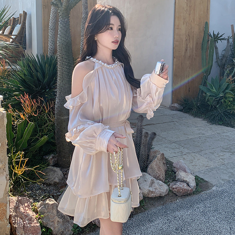 パール付きオフショルダーサテンフリルワンピース