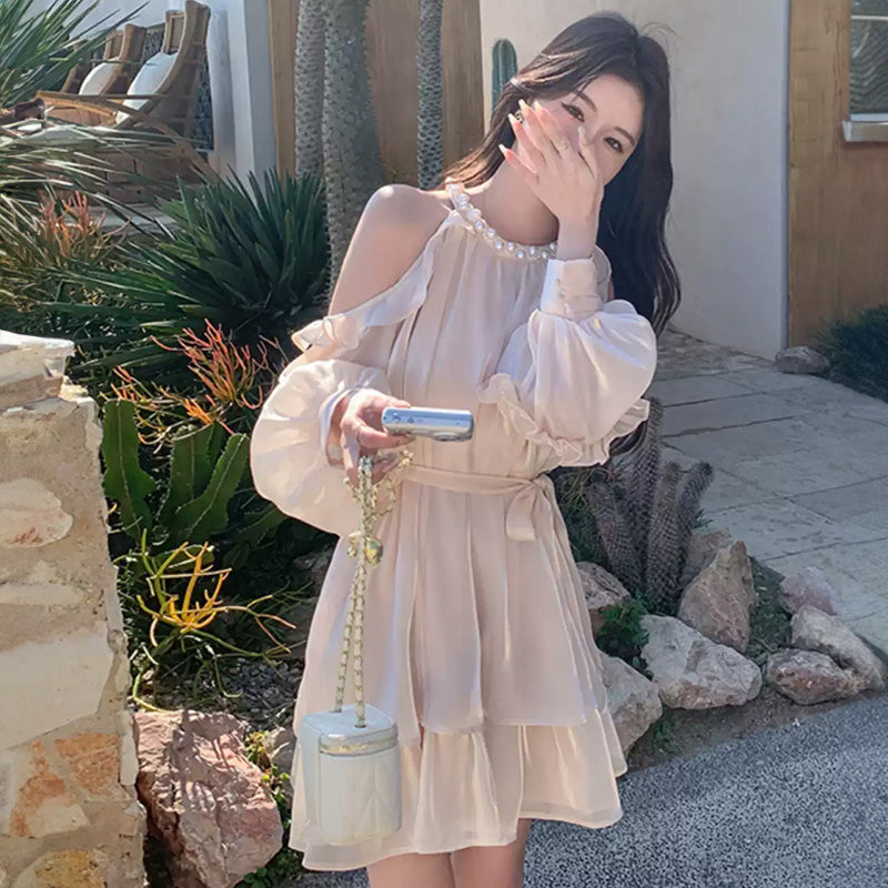 パール付きオフショルダーサテンフリルワンピース