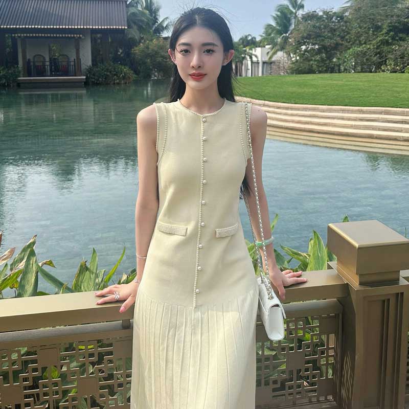 プリーツスカートノースリーブワンピース