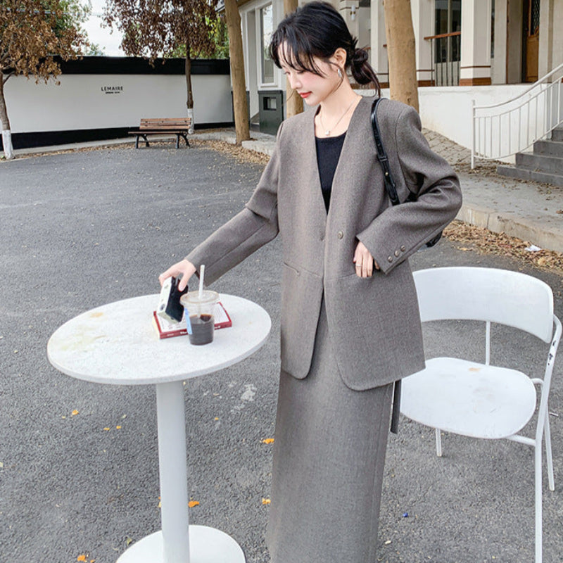 ノーカラーモードスカートスーツ