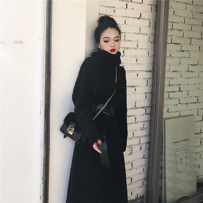 ベルト付きハイネックロングニットワンピース