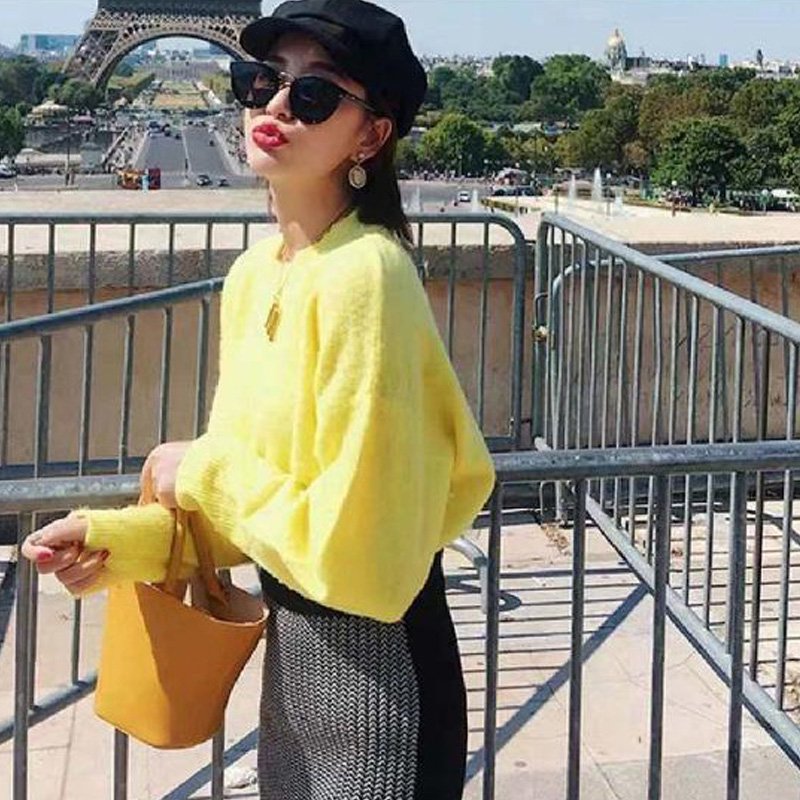 イエローカラーゆるニット×サイドスリットニットスカート