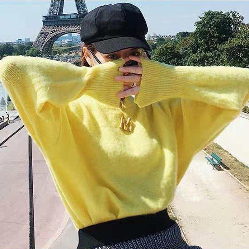 イエローカラーゆるニット×サイドスリットニットスカート