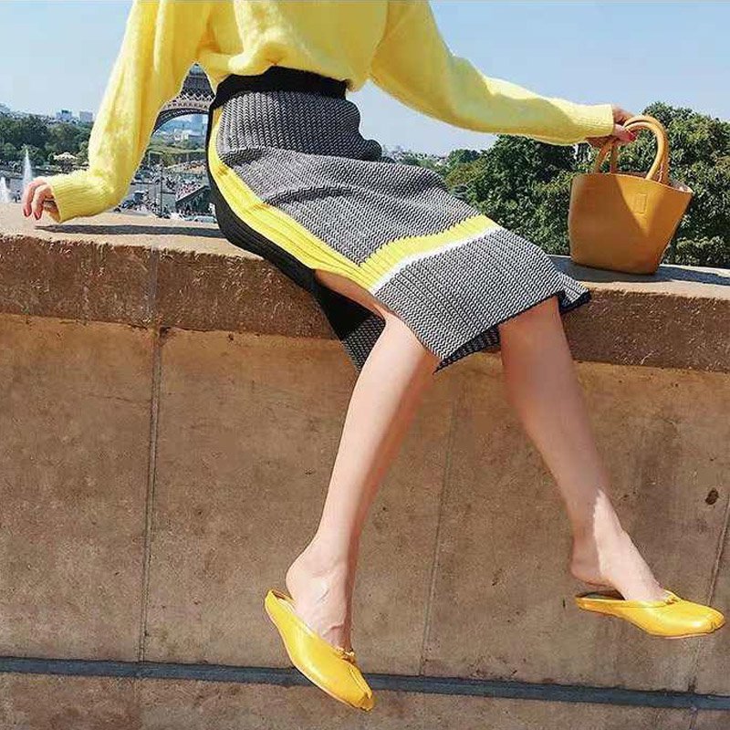 イエローカラーゆるニット×サイドスリットニットスカート