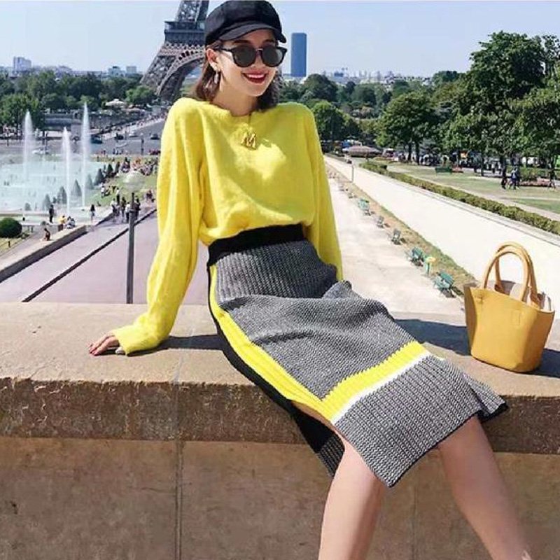 イエローカラーゆるニット×サイドスリットニットスカート