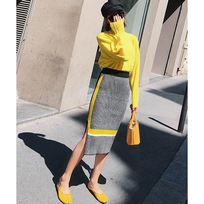 イエローカラーゆるニット×サイドスリットニットスカート