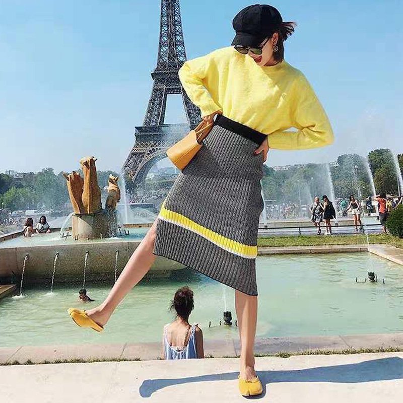 イエローカラーゆるニット×サイドスリットニットスカート