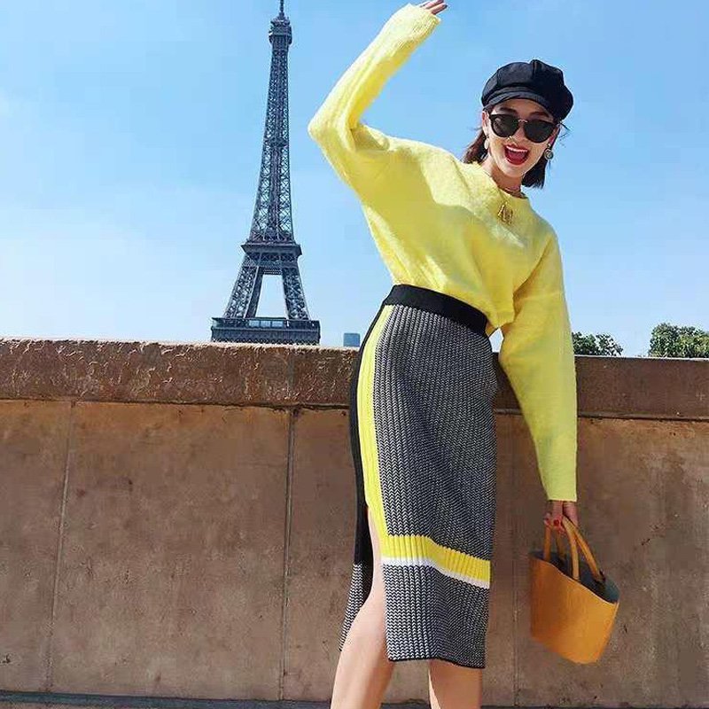 イエローカラーゆるニット×サイドスリットニットスカート