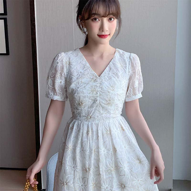 フリルヘム花柄刺繍ワンピース