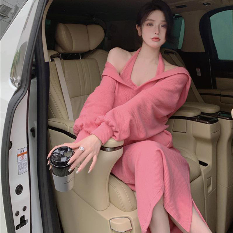 フーディーオーバーニット×ホルターネックニットワンピース