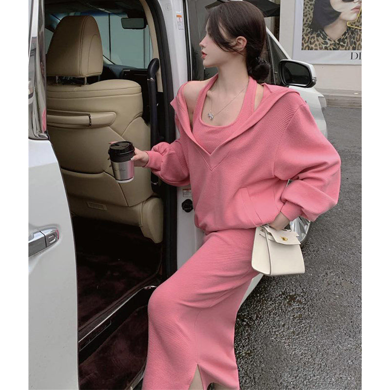 フーディーオーバーニット×ホルターネックニットワンピース