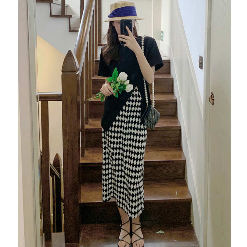 スリットロングTシャツ×ダイヤ柄ナロースカート(2colors)