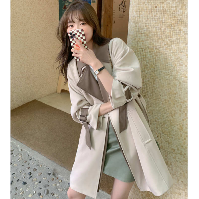 レイヤード風ツートンカラートレンチコート