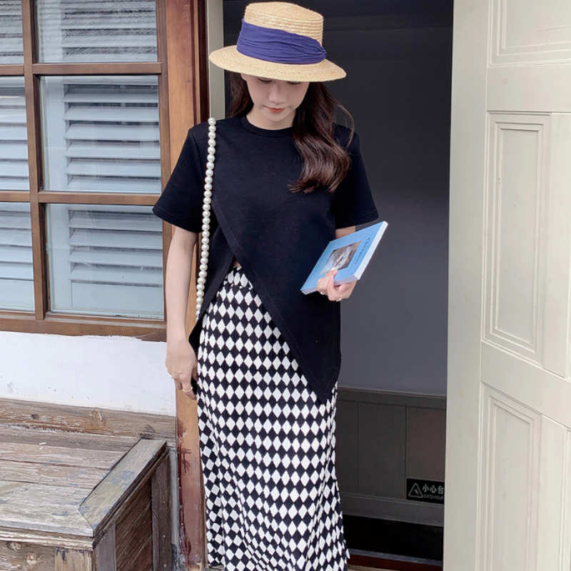スリットロングTシャツ×ダイヤ柄ナロースカート(2colors)