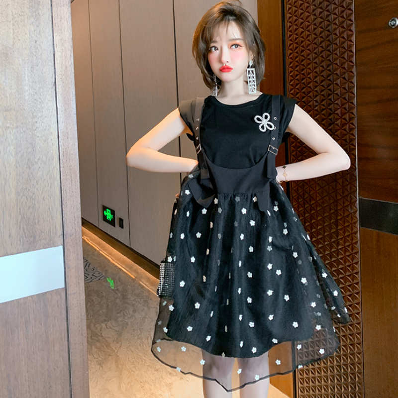 ビジューフラワーモチーフ付きTシャツ×ドットシアーサロペットワンピース