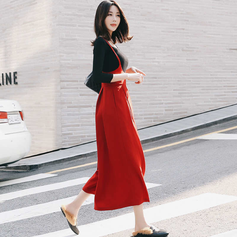 スクエアネック半端袖Tシャツ×タック入りサロペットガウチョパンツ