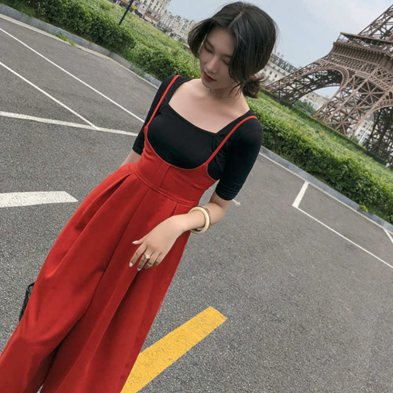 スクエアネック半端袖Tシャツ×タック入りサロペットガウチョパンツ